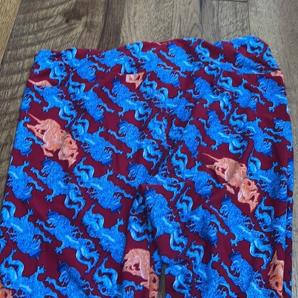 Lularoe Woman’s Tall & Curvy Dragon Leggings - Picture 7 of 7